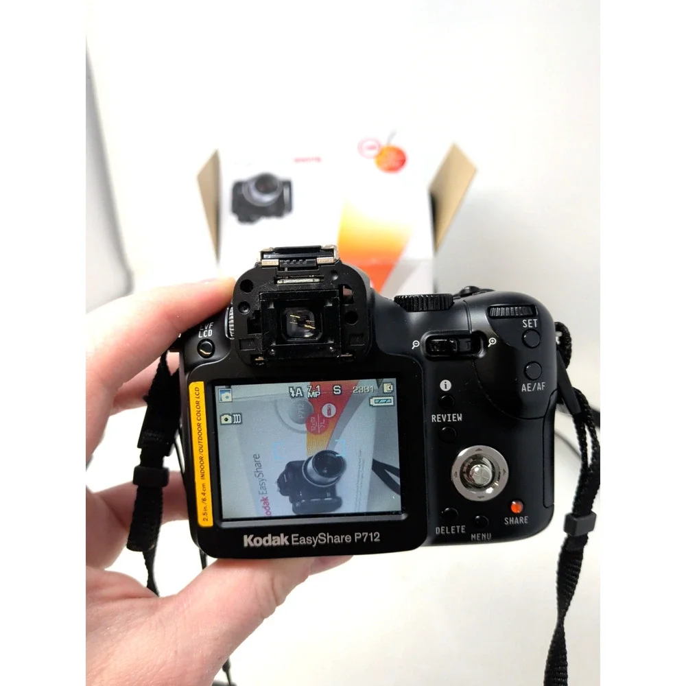 Kodak EasyShare P712 Black 7.1MP Digital Camera Battery & Charger Case Box Works